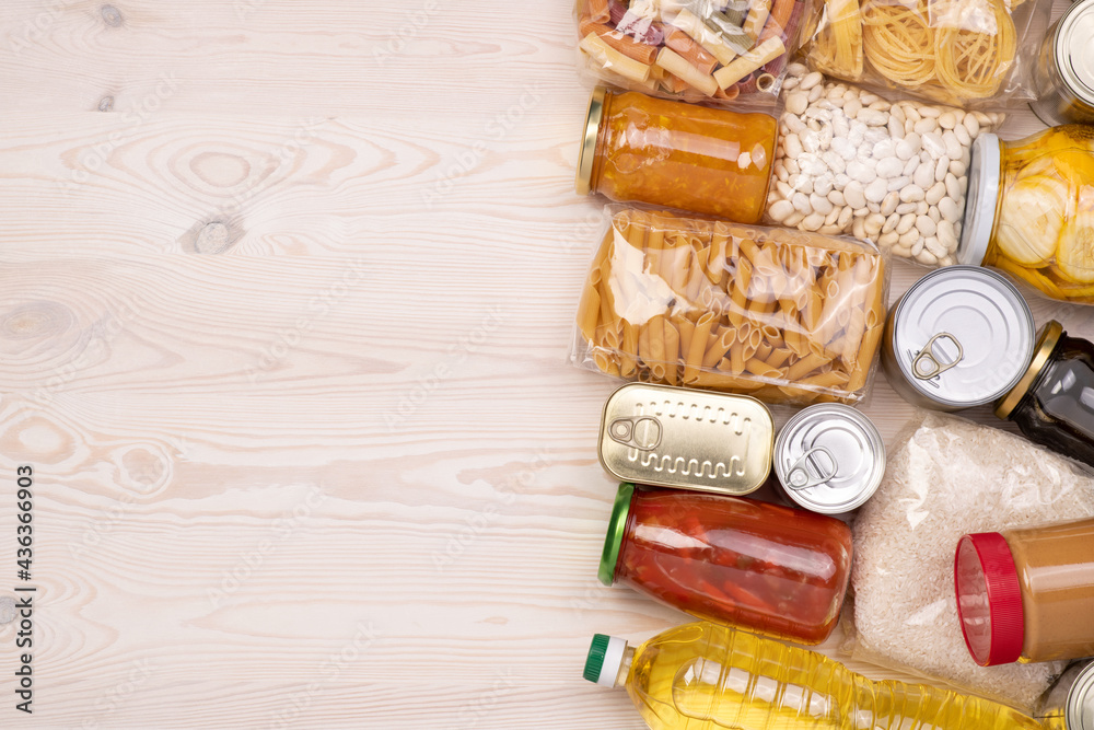 Φωτογραφία Food donations such as pasta, rice, oil, peanut butter, canned food, jam and oth