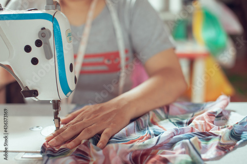 A seamstress quickly tailors the clothes. In order to deliver customers in time to see the top view photo