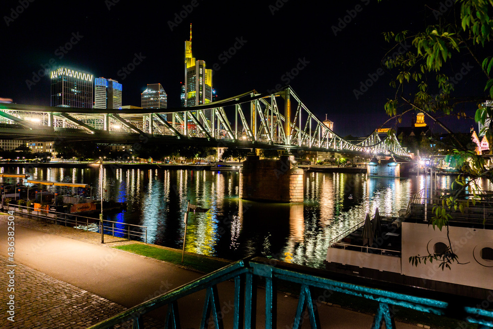 Obraz premium bridge at night