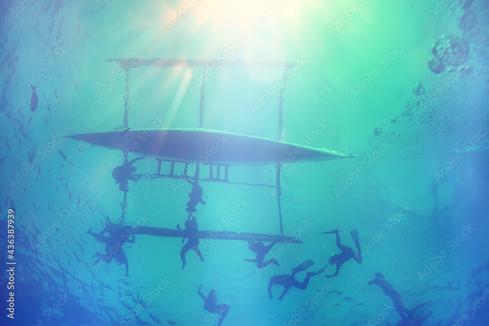 Naklejka premium sun rays scuba reef / blue sea, abstract background, sunny day, rays in water