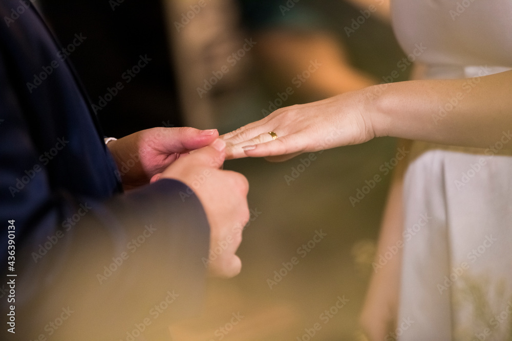 the time of the wedding ceremony when the bride and groom put the rings in hand