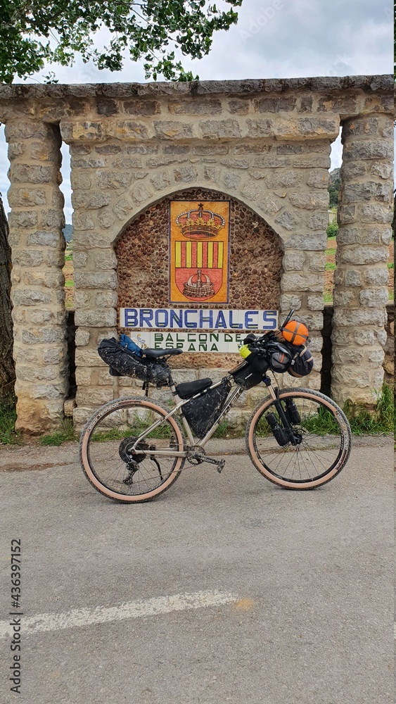 Fototapeta premium bicycle in front of a brick wall