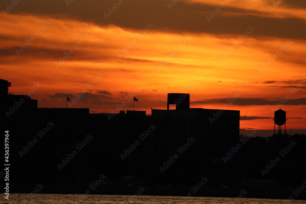 Obraz premium sunset over the city