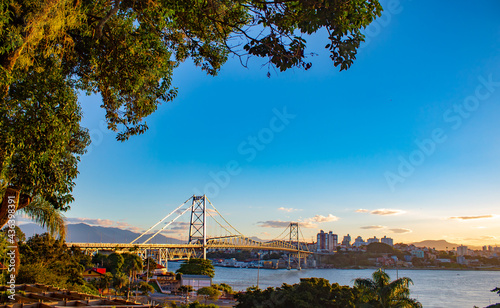 Fotografija bridge over the bosphorus strait of Florianópolis Island and Hercílio Luz Bridge