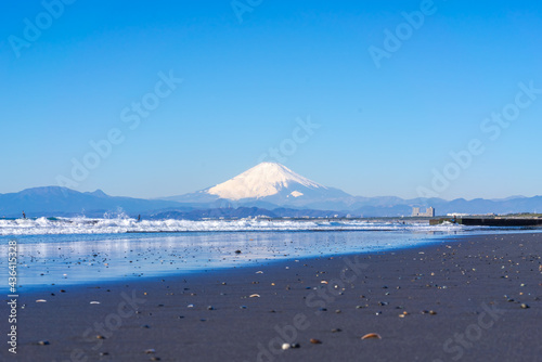 Obraz na płótnie 【神奈川県 江ノ島】湘南の海と富士山 w salonie