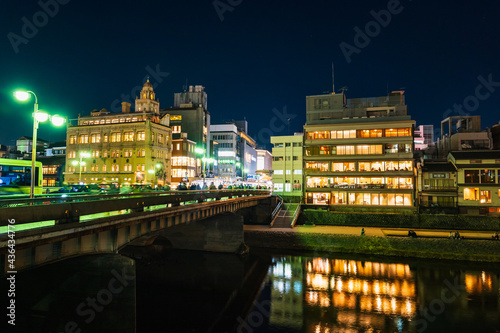 京都 鴨川と四条大橋 夜景