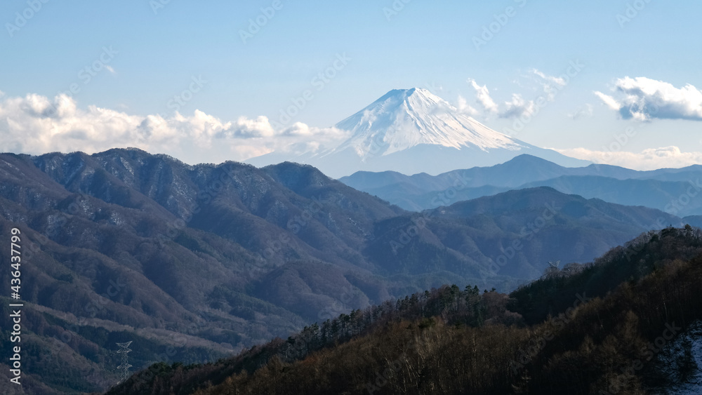 山梨県甲州市 柳沢峠から見る富士山
