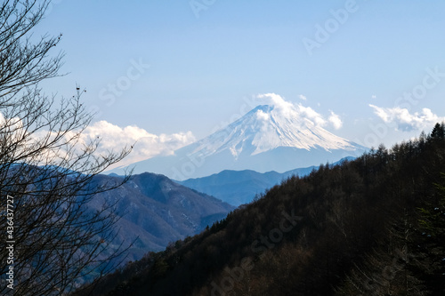 山梨県甲州市 柳沢峠から見る富士山 © 健太 上田