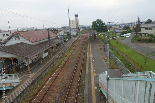 曇りの日の日本の線路