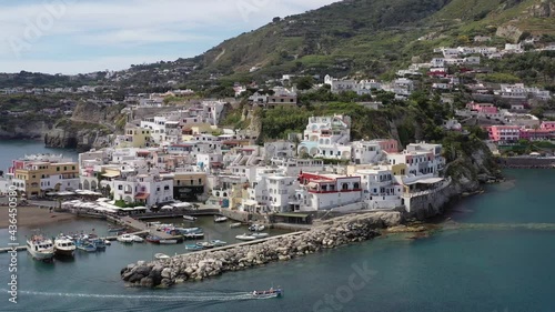 Wallpaper Mural Sant Angelo, Isola d'Ischia, Napoli, Italia.
Vista aerea del borgo di Sant'Angelo d'Ischia, isola del golfo di Napoli 
 Torontodigital.ca