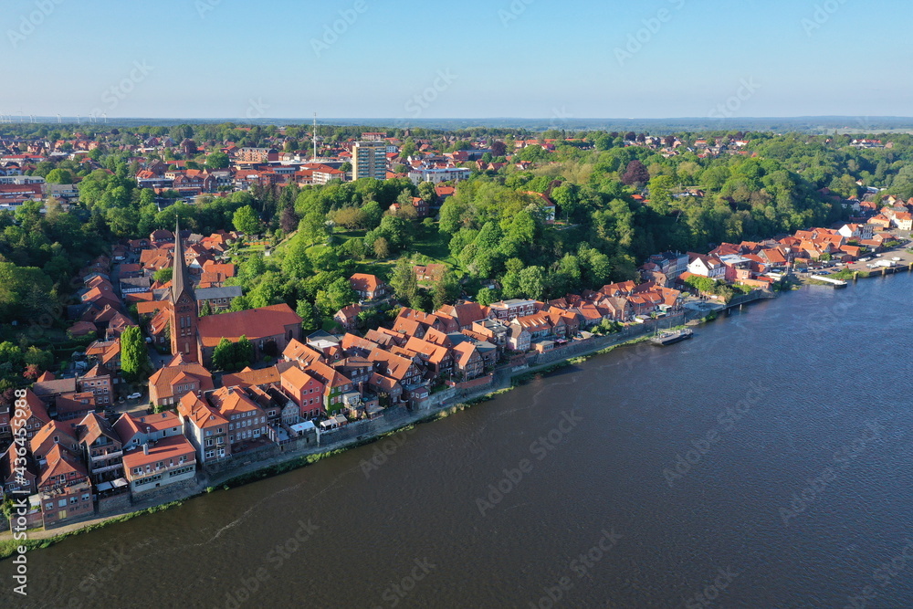 Lauenburg an der Elbe, Altstadt mit Elbstraße aus der Luft