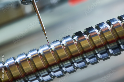Fotografie quality measuring in metal cutting industry