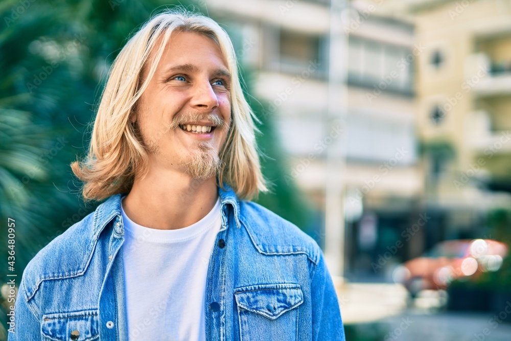 Fototapeta premium Young blond scandinavian man smiling happy standing at the city.