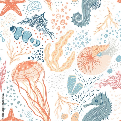 Cartoon marine animals and plants in doodle style pattern. Funny underwater world kid pattern