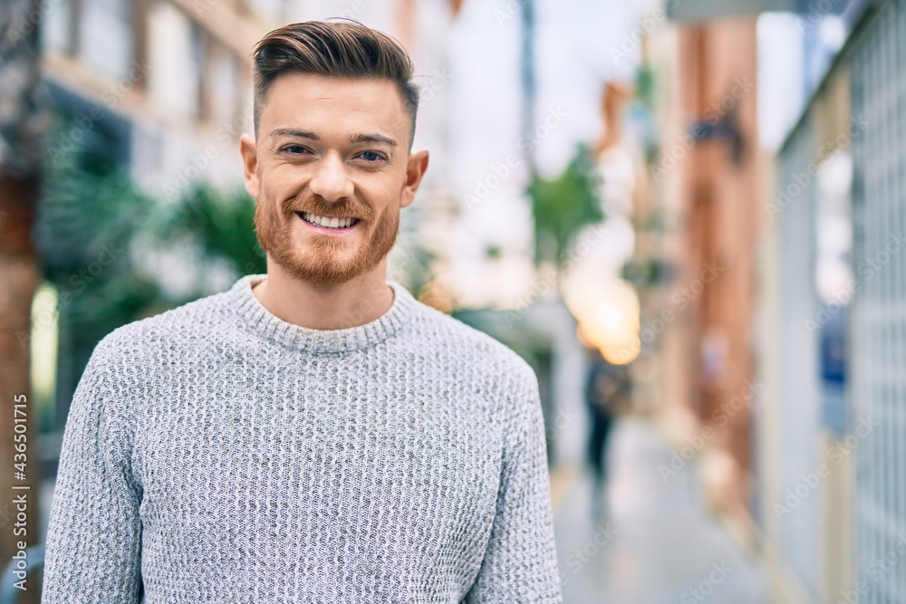 Young caucasian man smiling happy standing at the city. - obrazy, fototapety, plakaty 