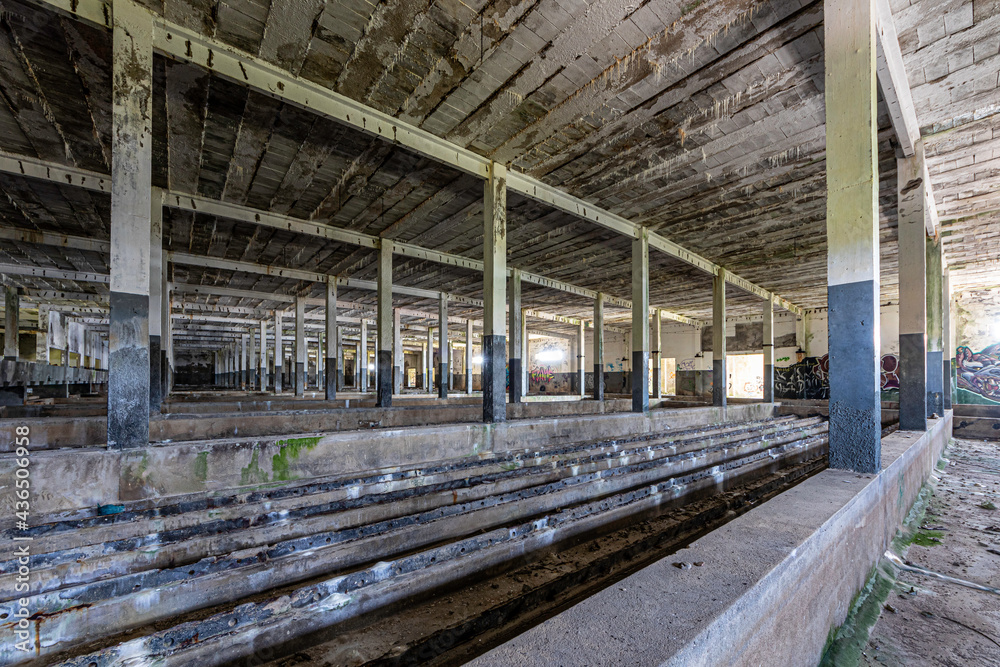Naklejka premium abandoned building