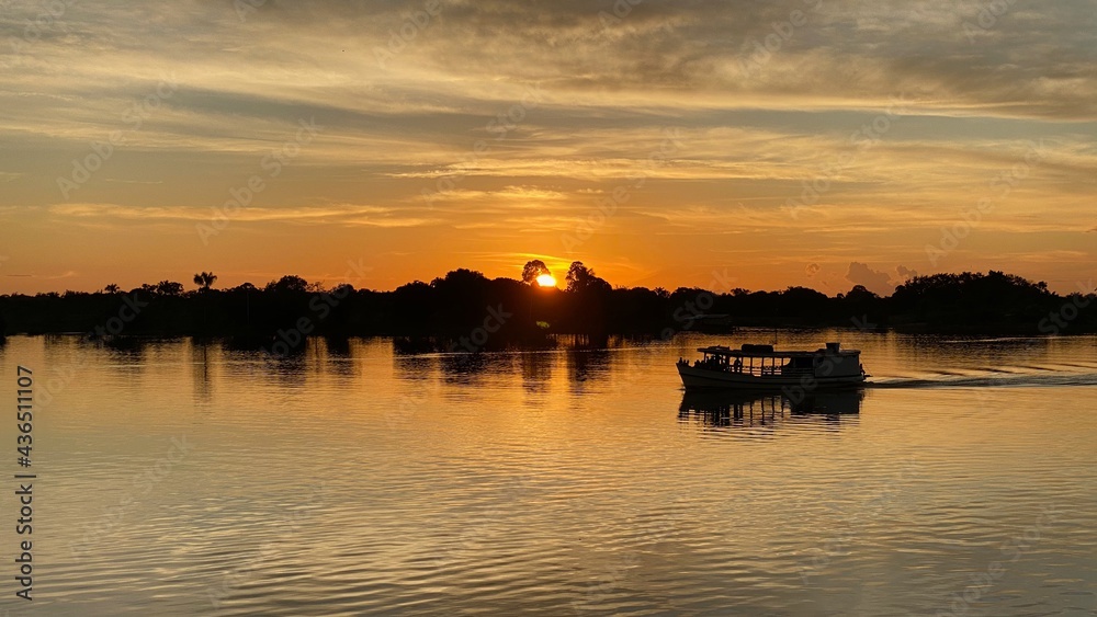 Obraz premium Sunset at Janauaca lake in Manaquiri. Amazonas - Brazil.