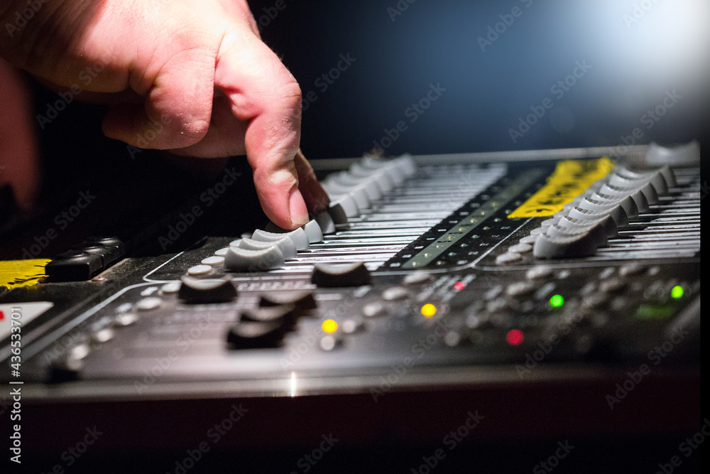 Obraz premium audio mixing console