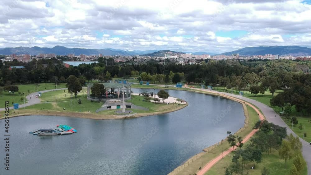 Vista aérea con drone del Parque Simón Bolívar de Bogotá, Colombia Vista aérea con drone del Parque Simón Bolívar de Bogotá, Colombia