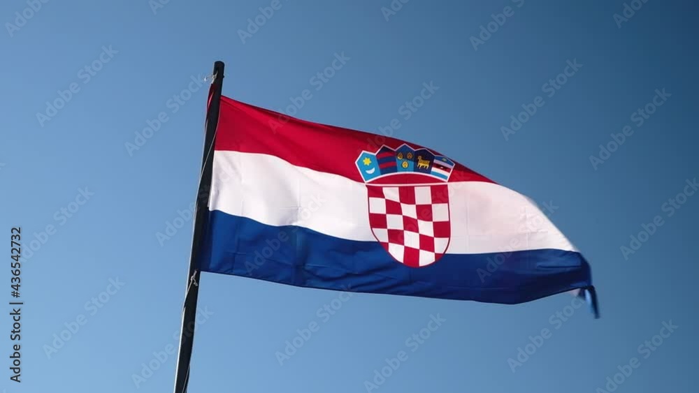Drapeau de la Croatie flottant dans le vent