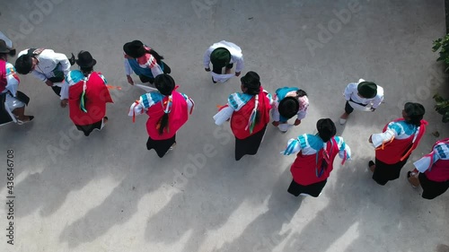 Tradiciones y cultura de Ecuador, tejidos, fuego y bailes para la Pachamama