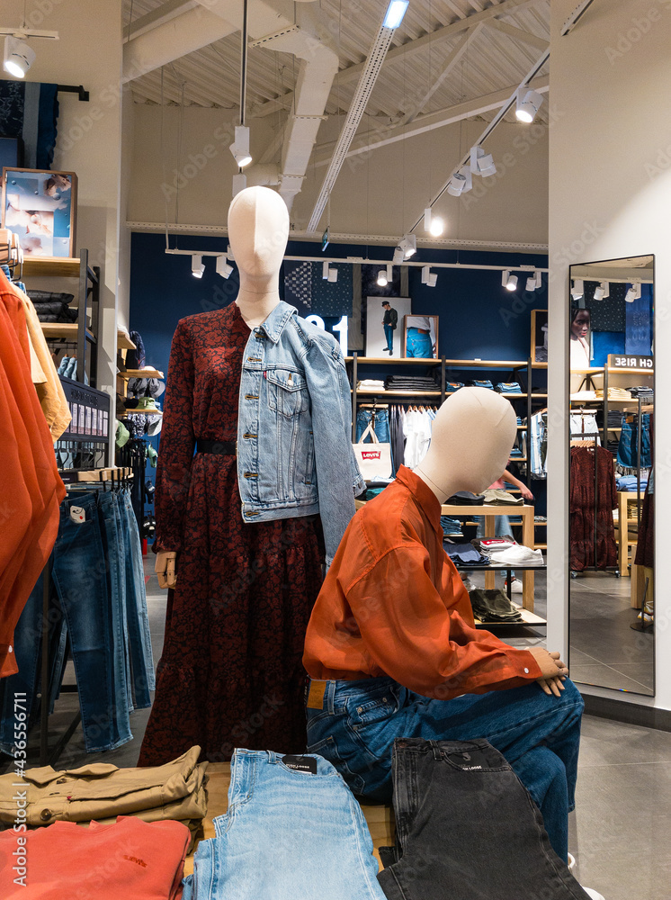 2021: Levis boutique. Levi Strauss & Co, american manufacturer of jeans and  clothes, since 1853 Stock Photo | Adobe Stock