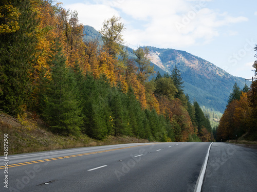 Fototapeta Naklejka Na Ścianę i Meble -  U.S. Route 2 Highway in autumn (part ot Cascade Loop Scenic Drive) - Washington state, USA