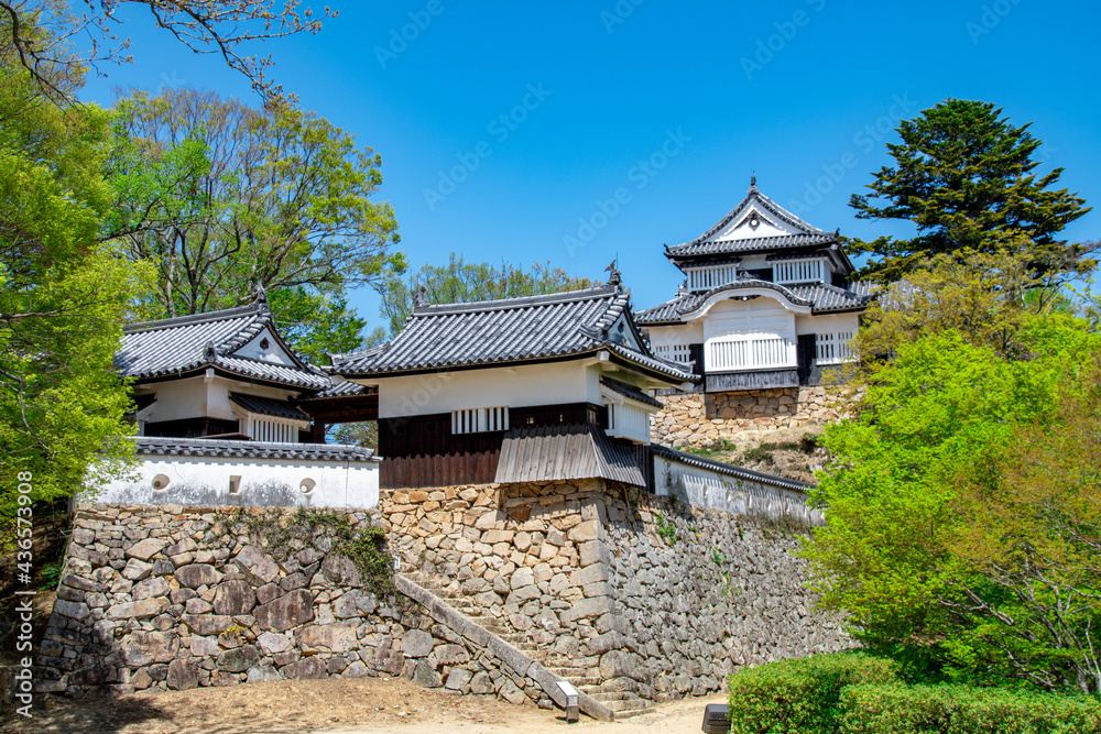 備中松山城の二の丸から本丸を望む 岡山県高梁市 Bicchu-Matsuyama-jyo, Japanese medieval mountain castle, Takahashi city, Okayama pref. Japan. 備中松山城の二の丸から本丸を望む 岡山県高梁市 Bicchu-Matsuyama-jyo, Japanese medieval mountain castle, Takahashi city, Okayama pref. Japan.