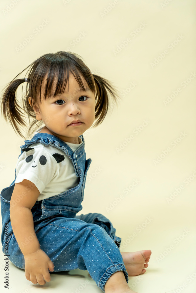 かわいい二歳児の女の子 かわいい二歳児の女の子
