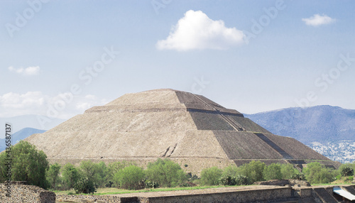 Teotihuacan, pirámide del Sol photo