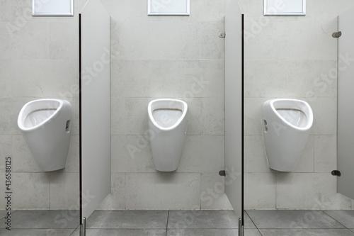 Fotografia Row of urinal toilet blocks in men public toilet or restroom
