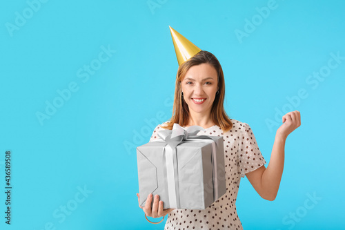 Beautiful woman with gift o...