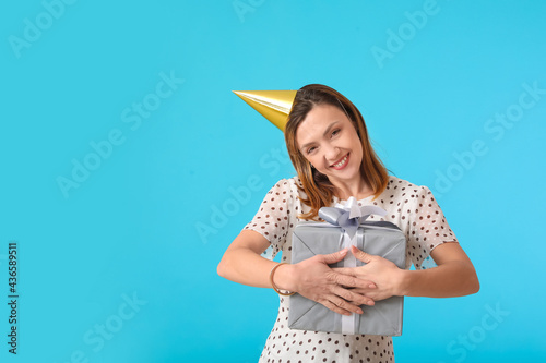 Beautiful woman with gift o...