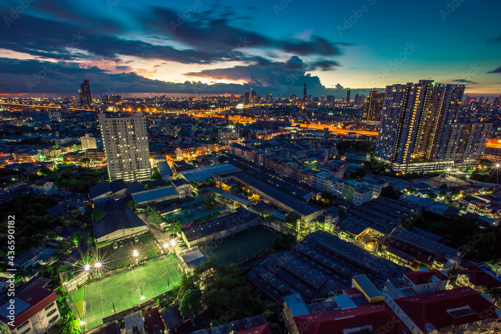 Obraz premium background view of the sky is close,with various colors changing according to the weather(orange, red,yellow,pink,blue)is a natural beauty