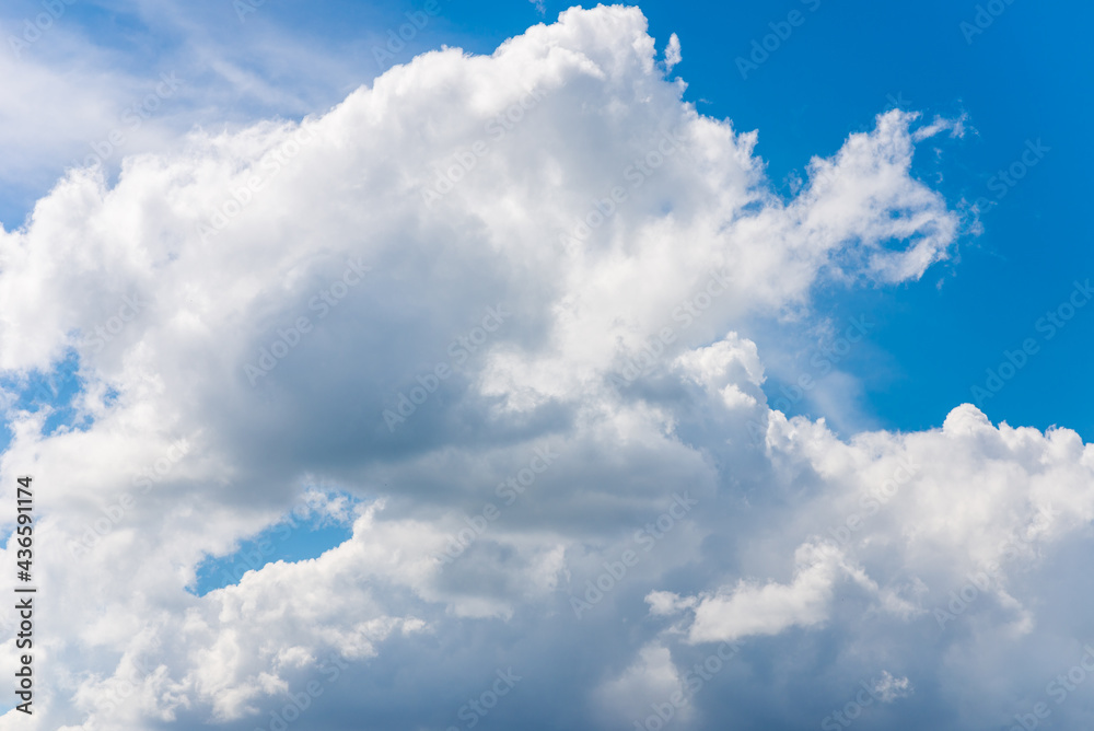 Fototapeta premium beautiful sparse clouds in the blue sky.Cloudscape.Sunny day. blue sky background with a tiny clouds.Cumulus cloud.