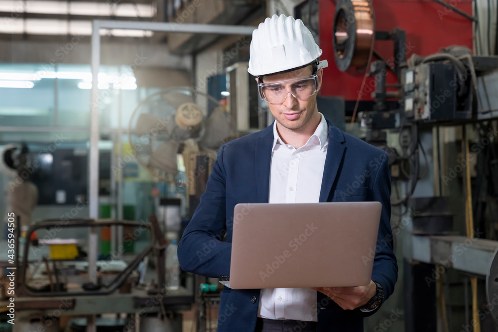 Engineers and skilled technicians are maintaining machinery. Professional technicians are using a laptop computer to control work in industrial plants. Engineers and skilled technicians are maintaining machinery. Professional technicians are using a laptop computer to control work in industrial plants.