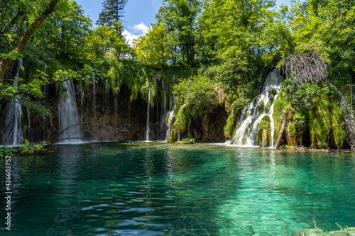 Fototapeta Naklejka Na Ścianę i Meble -  Waterfall with turquoise water in the Plitvice Lakes National Park, Croatia.