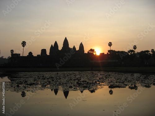 カンボジア、アンコールワットで日の出。 Sunrise in Angkor Wat, Cambodia. 