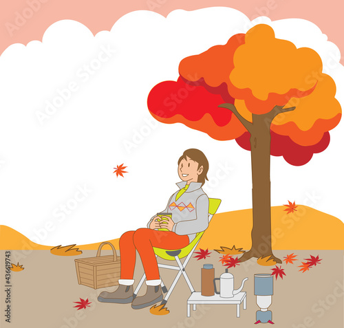 秋に紅葉を楽しむ日本人女性