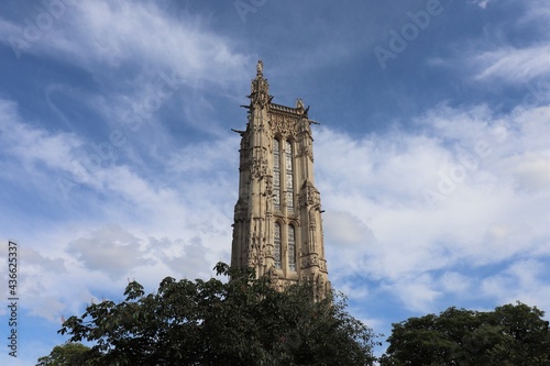 La tour Saint Jacques, construite au 16ème siècle, vue de l'extérieur, ville de Paris, France