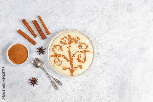 Azerbaijani firni sweet dessert with cinnamon powder.