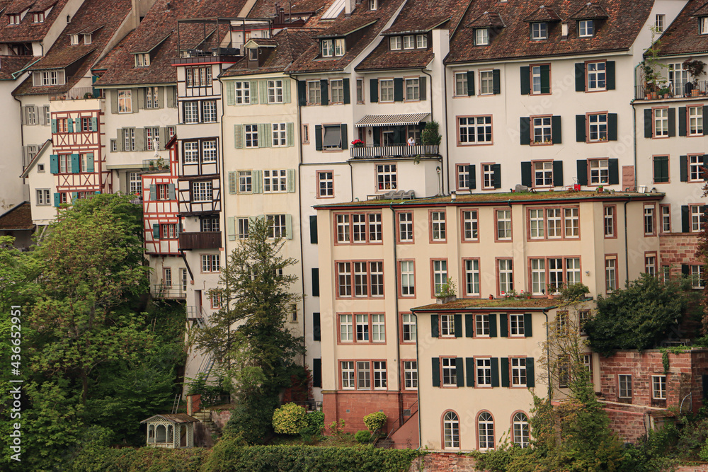 Obraz premium Basel; historische Skyline am Grossbasler Rheinufer