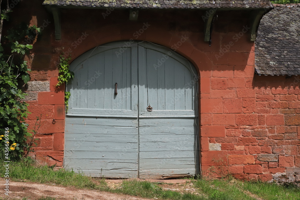 murs de grès rouge