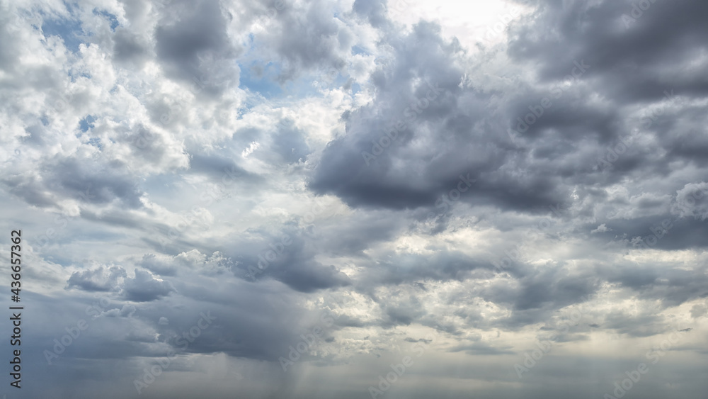 Obraz premium Dramatic dark cumulus sky as background