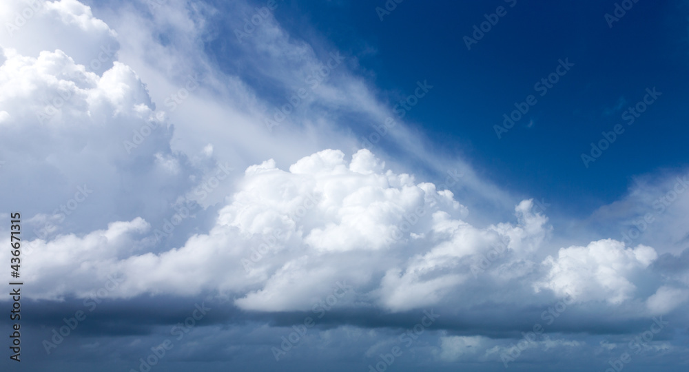 Fototapeta premium blue sky background with tiny clouds