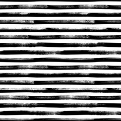 Sierkussen Schilder en tekenlijnen patronen Horizontale zwarte penseelstrepen grunge  © Anastasiia Hevko