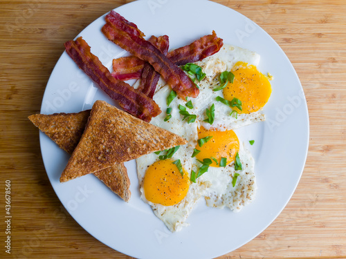 fried egg with bacon