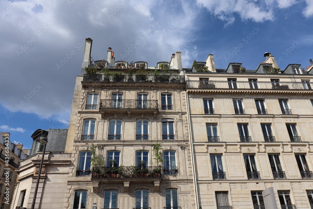 Immeuble parisien typique, vu de l'extérieur, ville de Paris, France