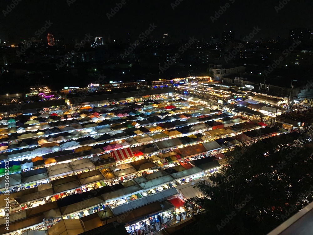 Obraz premium time lapse of traffic at night