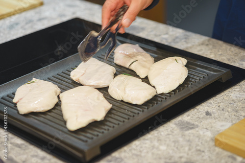 Cooking process for fresh turkey breast: grilled meat.